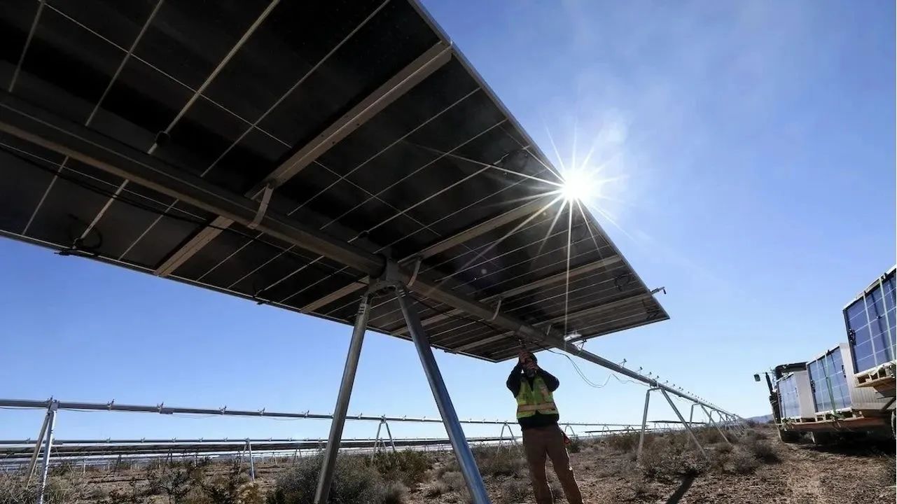 L’energia solare e le batterie domineranno la capacità di produzione di elettricità degli Stati Uniti nel 2024